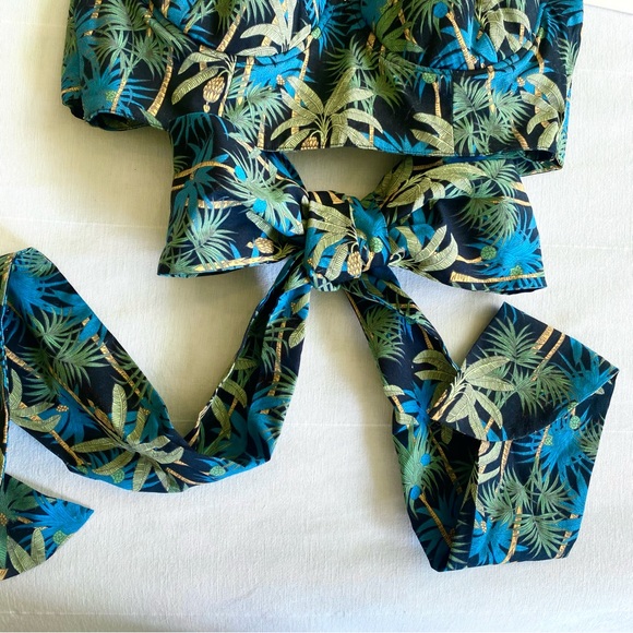 NWT Petersyn X Revolve Joplin Paradise floral flutter sleeve crop top - Picture 8 of 12